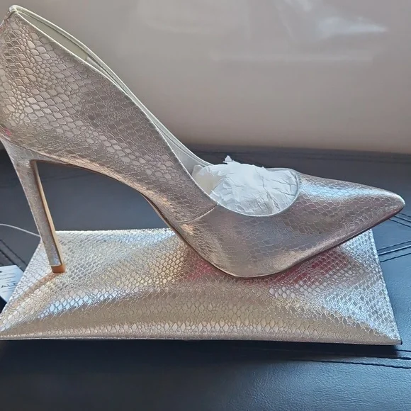Aldo Elegant Silver Stiletto Heels With Matching Clutch. - Picture 7 of 15